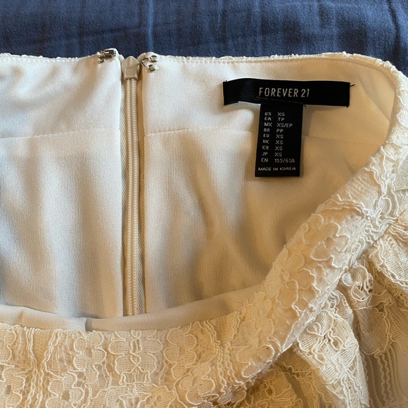 Cream Lace Skirt - Picture 2 of 3